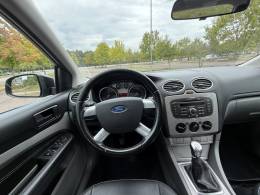 FORD - FOCUS - 2010/2011 - Preta - R$ 42.500,00