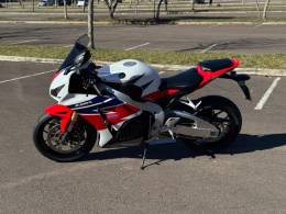 HONDA - CBR 1000RR - 2013/2013 - Branca - R$ 59.900,00
