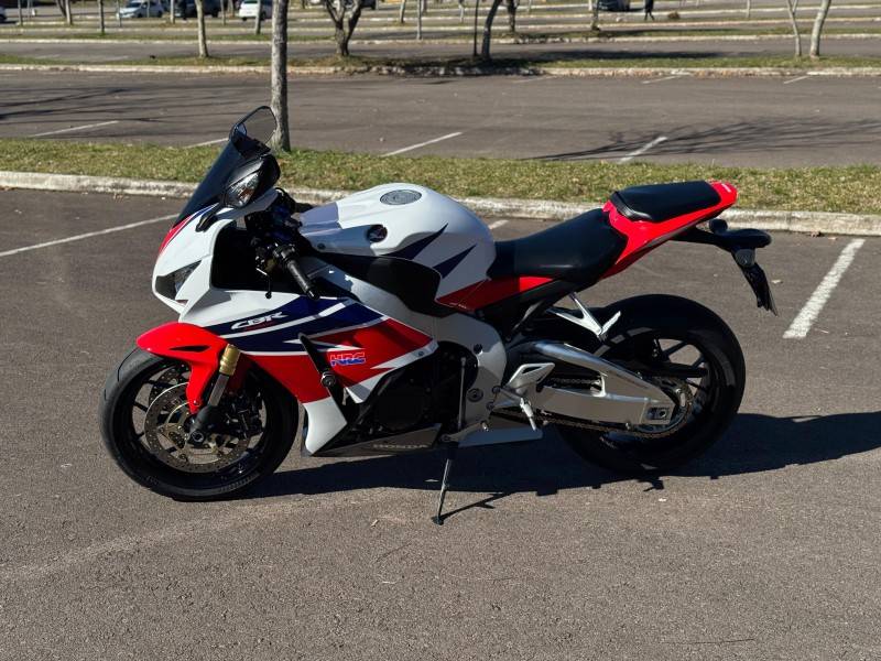 HONDA - CBR 1000RR - 2013/2013 - Branca - R$ 59.900,00