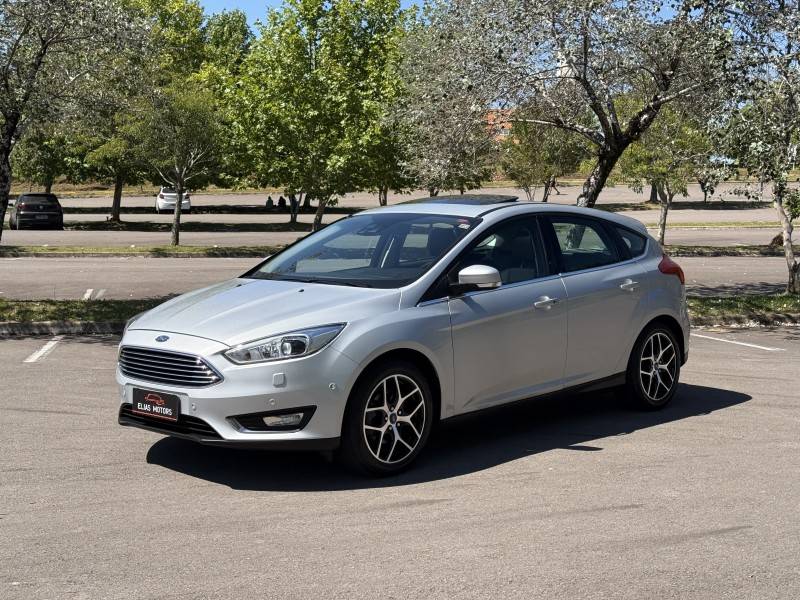 FORD - FOCUS - 2015/2016 - Prata - R$ 73.000,00