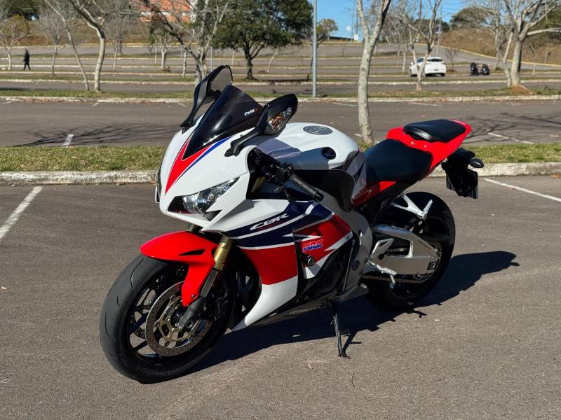 HONDA - CBR 1000RR - 2013/2013 - Branca - R$ 59.900,00