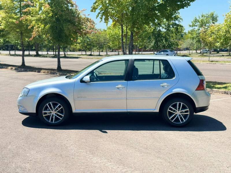 VOLKSWAGEN - GOLF - 2009/2010 - Prata - R$ 47.000,00