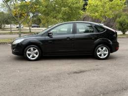 FORD - FOCUS - 2010/2011 - Preta - R$ 42.500,00