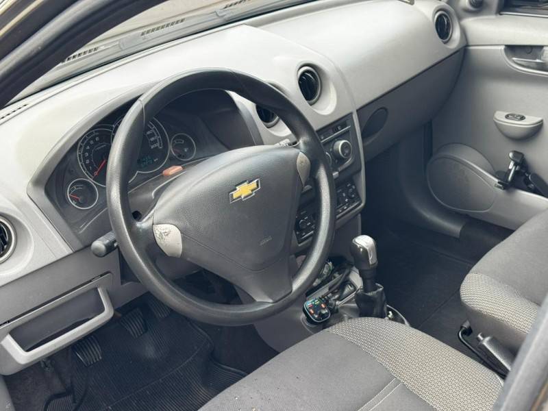 CHEVROLET - CELTA - 2013/2014 - Prata - R$ 35.000,00