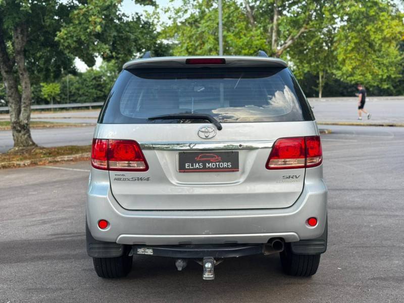 TOYOTA - HILUX SW4 - 2008/2008 - Prata - R$ 90.000,00