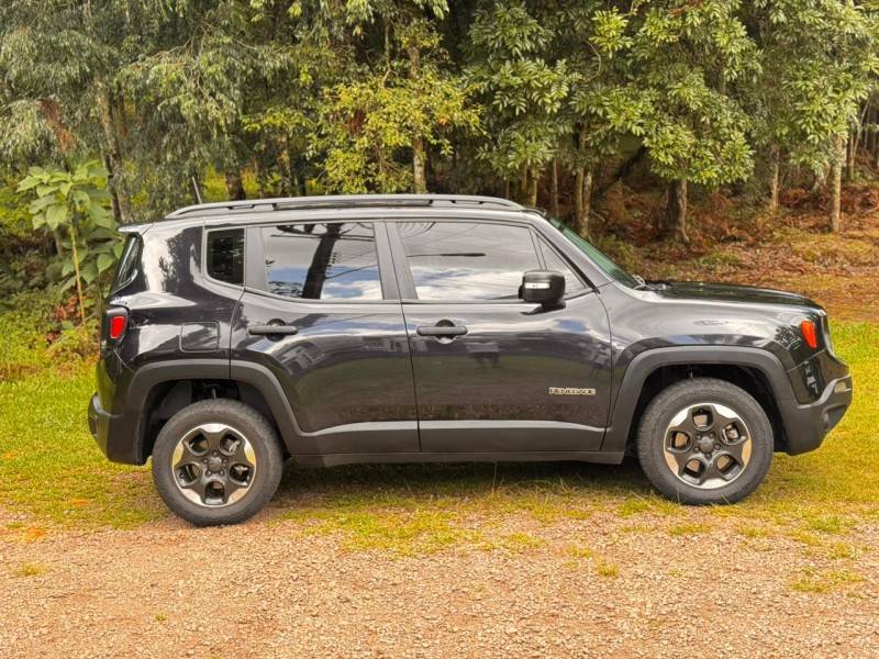 JEEP - RENEGADE - 2017/2017 - Preta - R$ 84.900,00
