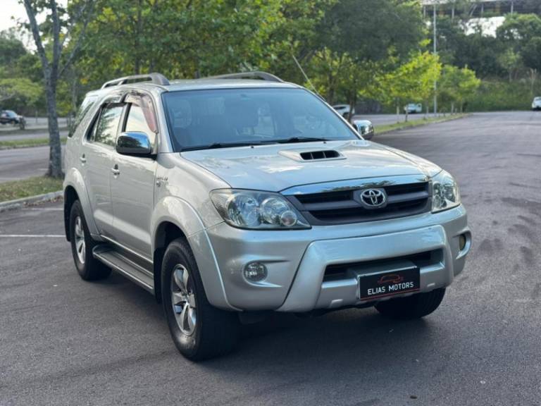 TOYOTA - HILUX SW4 - 2008/2008 - Prata - R$ 90.000,00