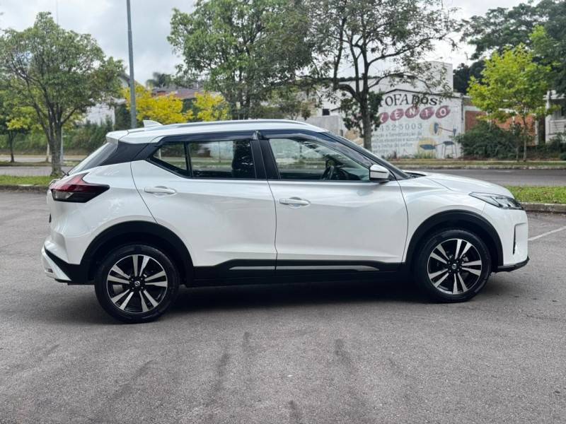 NISSAN - KICKS - 2022/2022 - Branca - R$ 101.500,00