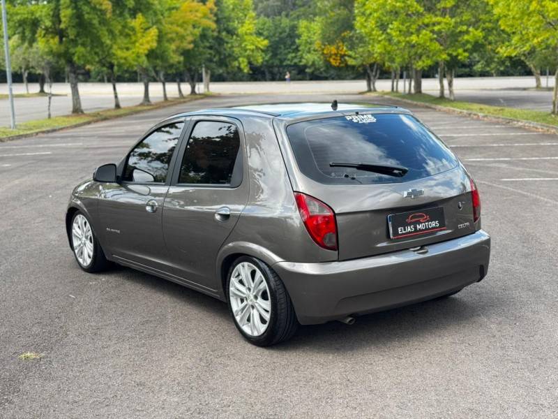CHEVROLET - CELTA - 2013/2014 - Prata - R$ 35.000,00