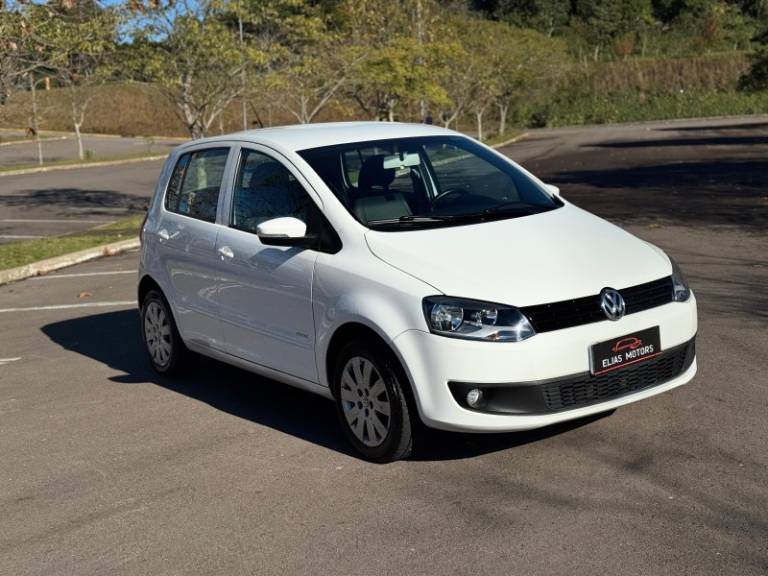 VOLKSWAGEN - FOX - 2010/2011 - Branca - R$ 32.900,00