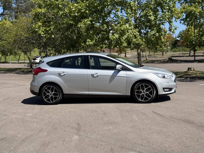 FORD - FOCUS - 2015/2016 - Prata - R$ 73.000,00