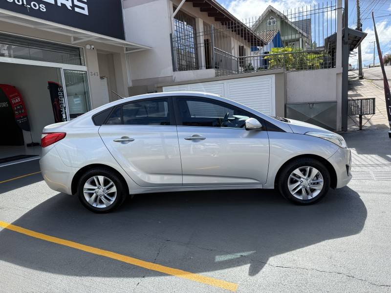 HYUNDAI - HB20S - 2015/2015 - Prata - R$ 62.000,00
