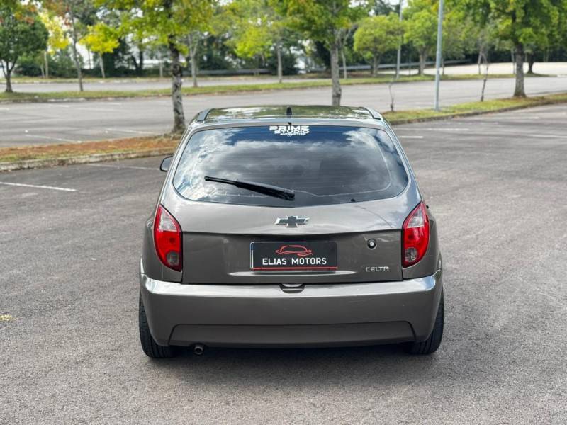 CHEVROLET - CELTA - 2013/2014 - Prata - R$ 35.000,00