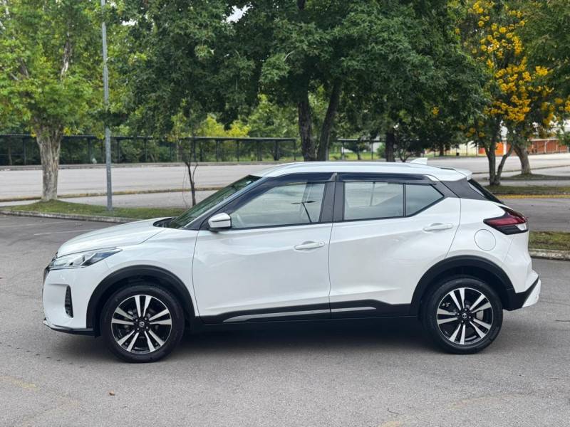 NISSAN - KICKS - 2022/2022 - Branca - R$ 101.500,00