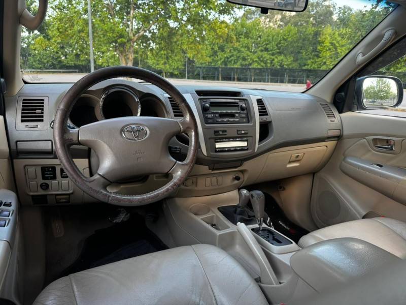 TOYOTA - HILUX SW4 - 2008/2008 - Prata - R$ 90.000,00