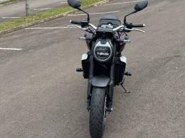 HONDA - CB 1000R - 2023/2024 - Vinho - R$ 73.900,00
