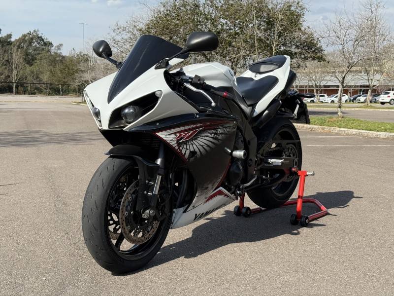 YAMAHA - YZF - 2012/2013 - Branca - R$ 46.900,00