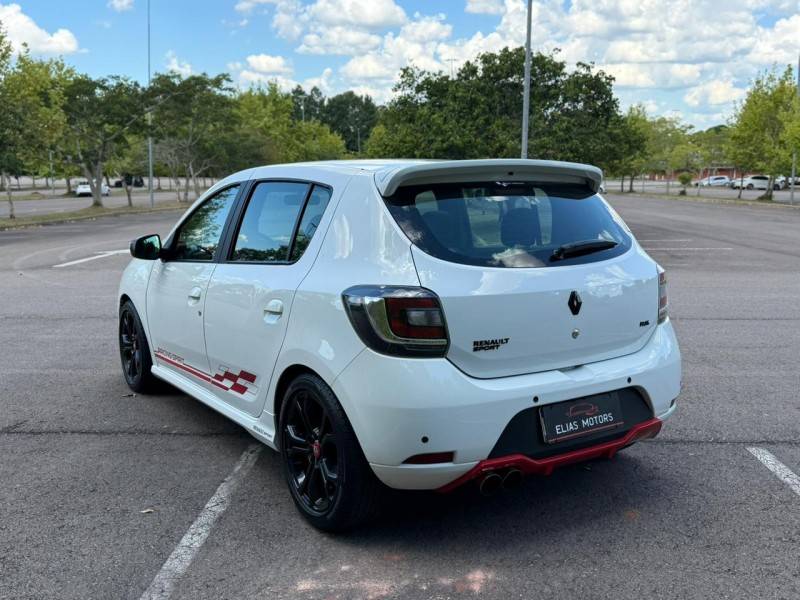 RENAULT - SANDERO - 2018/2018 - Branca - R$ 68.000,00