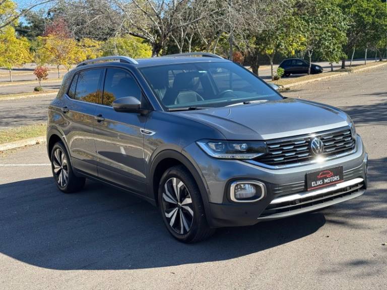 VOLKSWAGEN - T-CROSS - 2022/2022 - Cinza - R$ 127.500,00