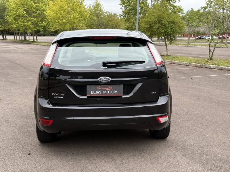 FORD - FOCUS - 2010/2011 - Preta - R$ 42.500,00