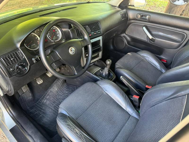 VOLKSWAGEN - GOLF - 2009/2010 - Prata - R$ 47.000,00