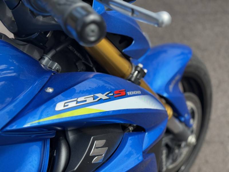 SUZUKI - GSX - 2015/2016 - Azul - R$ 53.900,00