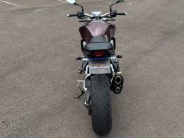 HONDA - CB 1000R - 2023/2024 - Vinho - R$ 73.900,00