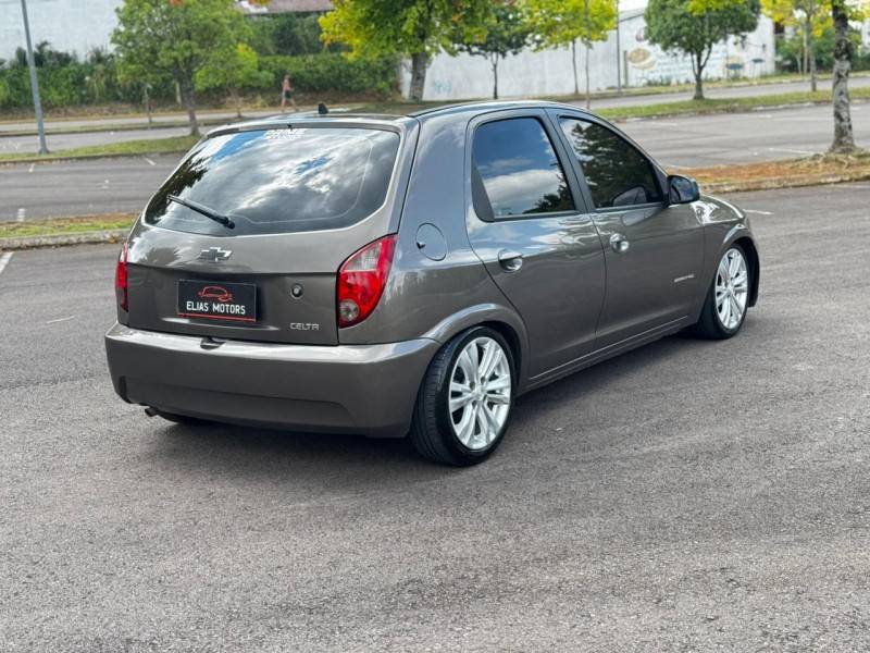 CHEVROLET - CELTA - 2013/2014 - Prata - R$ 35.000,00