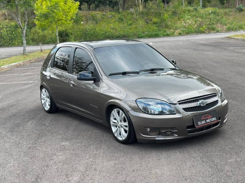 CHEVROLET - CELTA - 2013/2014 - Prata - R$ 35.000,00