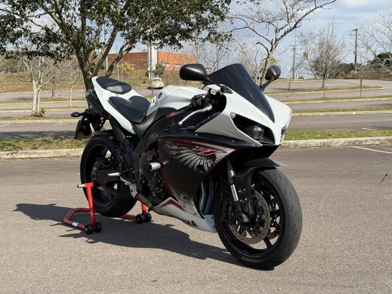YAMAHA - YZF - 2012/2013 - Branca - R$ 46.900,00