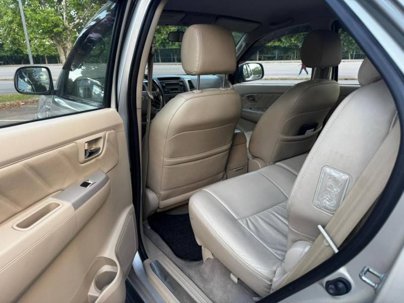 TOYOTA - HILUX SW4 - 2008/2008 - Prata - R$ 90.000,00