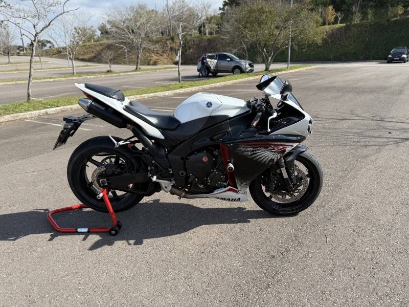 YAMAHA - YZF - 2012/2013 - Branca - R$ 46.900,00