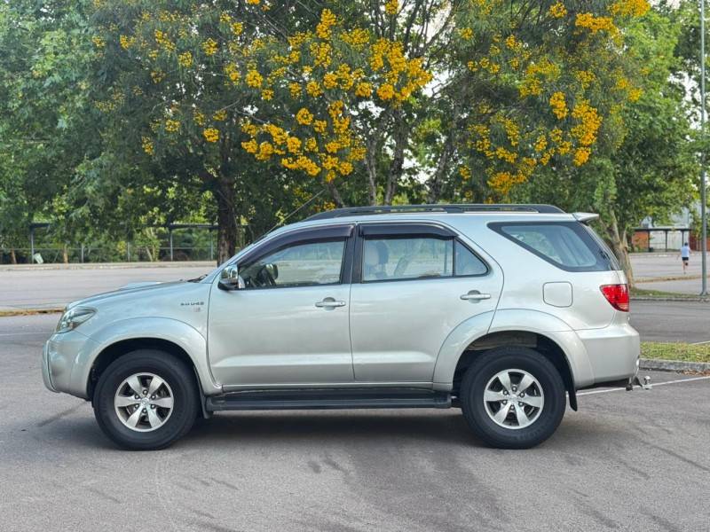 TOYOTA - HILUX SW4 - 2008/2008 - Prata - R$ 90.000,00