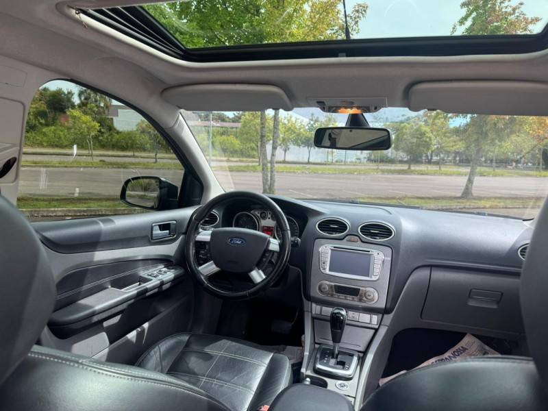 FORD - FOCUS - 2011/2012 - Preta - R$ 47.000,00