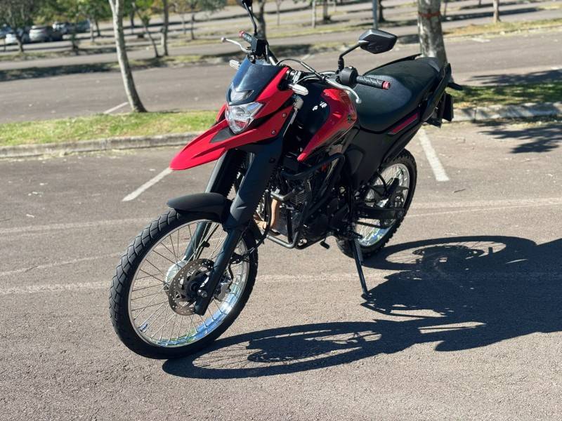 YAMAHA - XTZ 250 - 2022/2023 - Vermelha - R$ 26.900,00