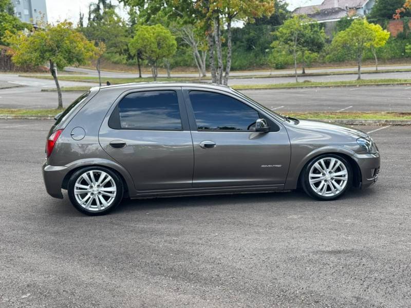 CHEVROLET - CELTA - 2013/2014 - Prata - R$ 35.000,00